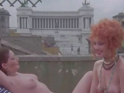 热青少年监视她的游泳池视频 (Alex Mae)