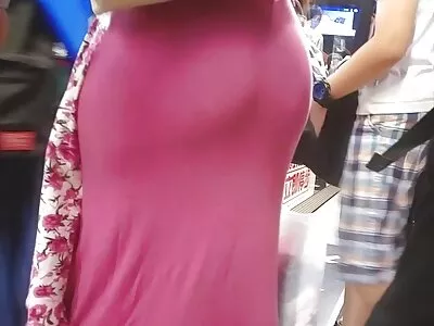 为他们的第一个三人行视频（Lara Brookes，Kacee Daniels）一起铸造一对业余新手
