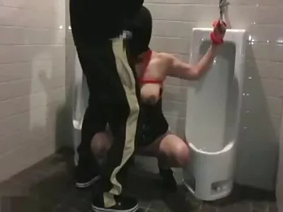娜塔莎尼斯和丹尼怀尔德在顽皮的运动
